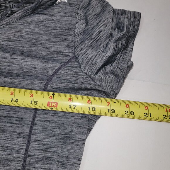 Reebok Short Sleeve T-shirt armpit to armpit 19" Size Medium - Picture 3 of 4